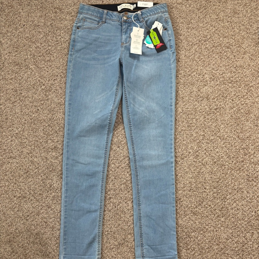 Modern Blue Skinny Jeans with Sleek Fit